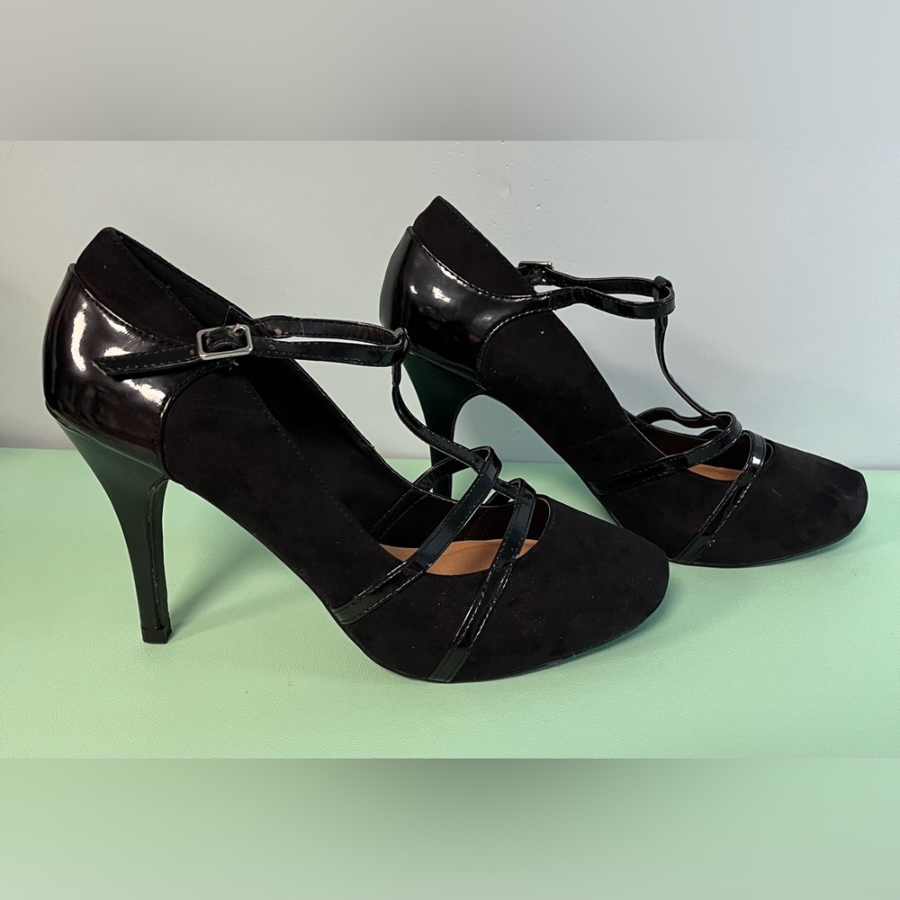 Just Fab 4” T Front Strap Black Heels, Woman size 9 Heels, Woman Shoes